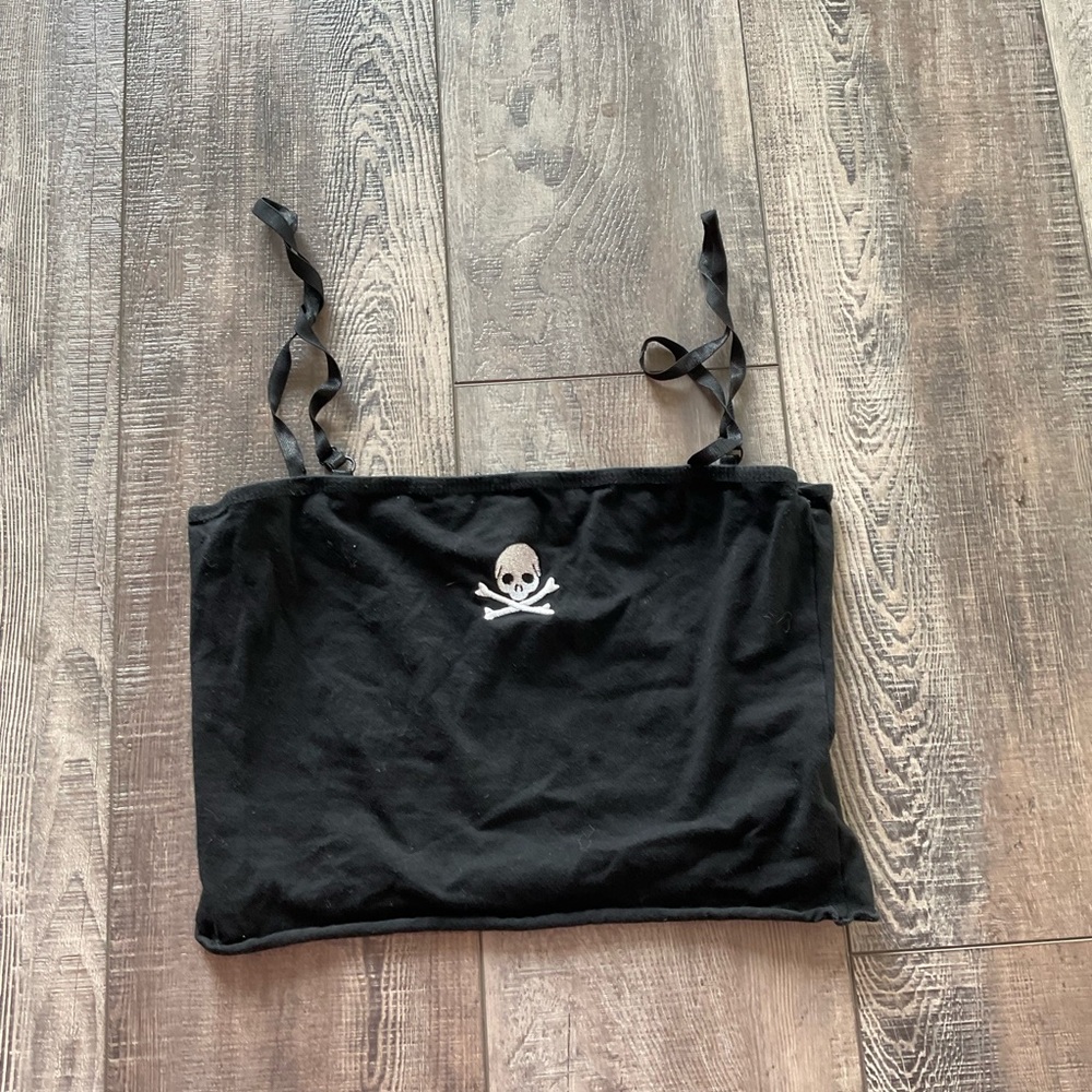 Black and white skull embroidered tank top